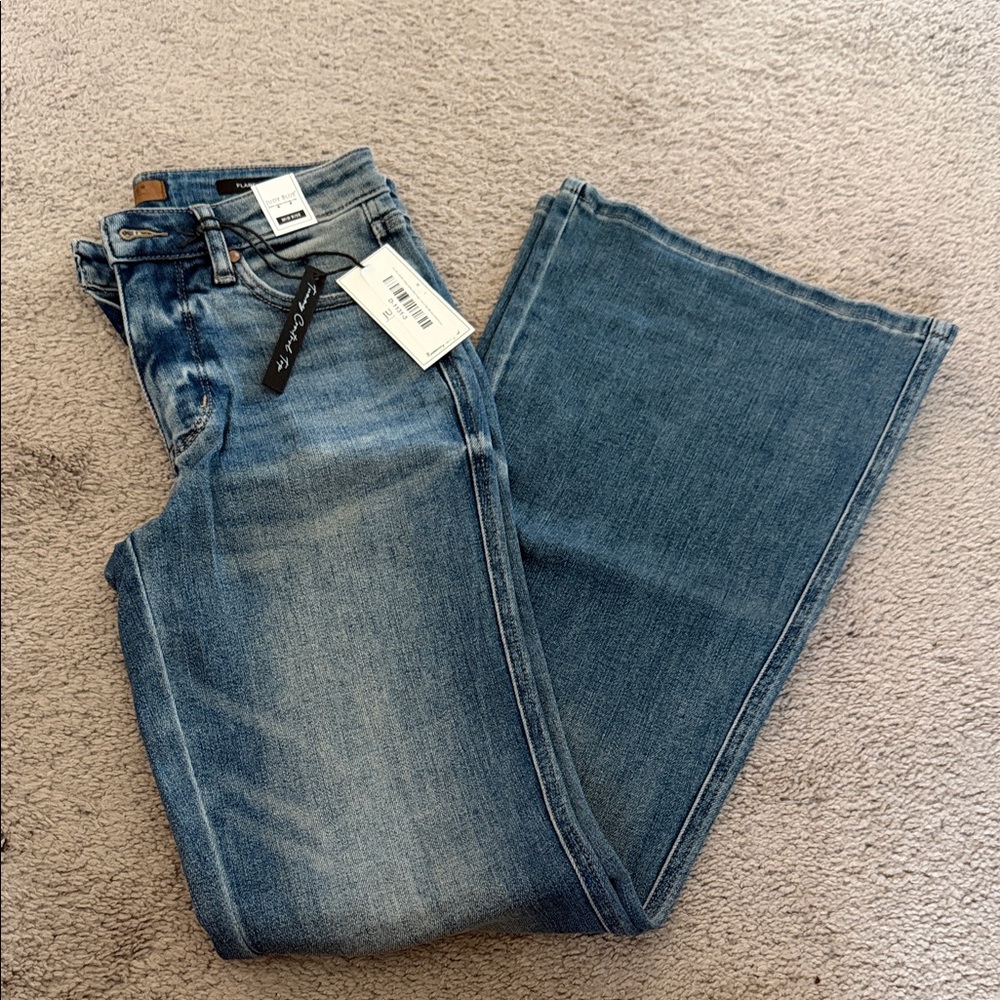 Judy Blue Flare Jeans in Classic Blue
